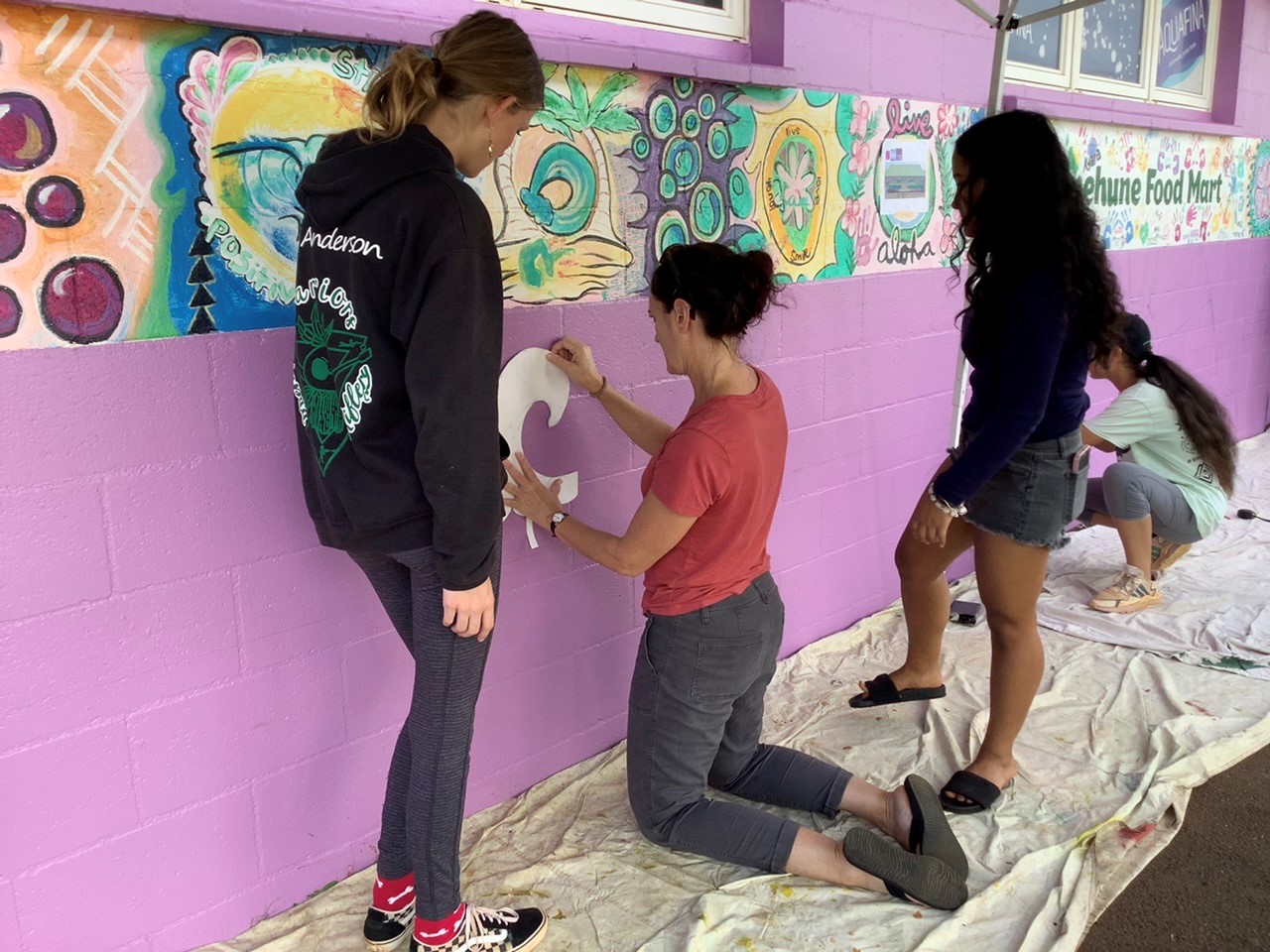 Kapa'a high school students painting a mural